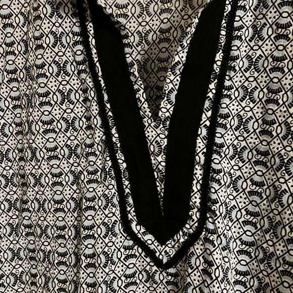 Saint Tropez long sleeve top for women with side splits. Plus size 2X - Picture 2 of 6